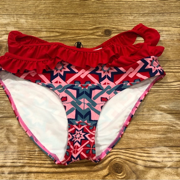 Vero Moda NWT Daisy bikini.  Large Top.  Medium Tanga bottom - Picture 13 of 15